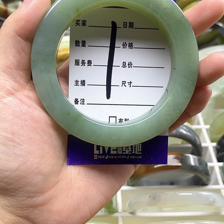 蛇纹石玉手镯合金闲***?