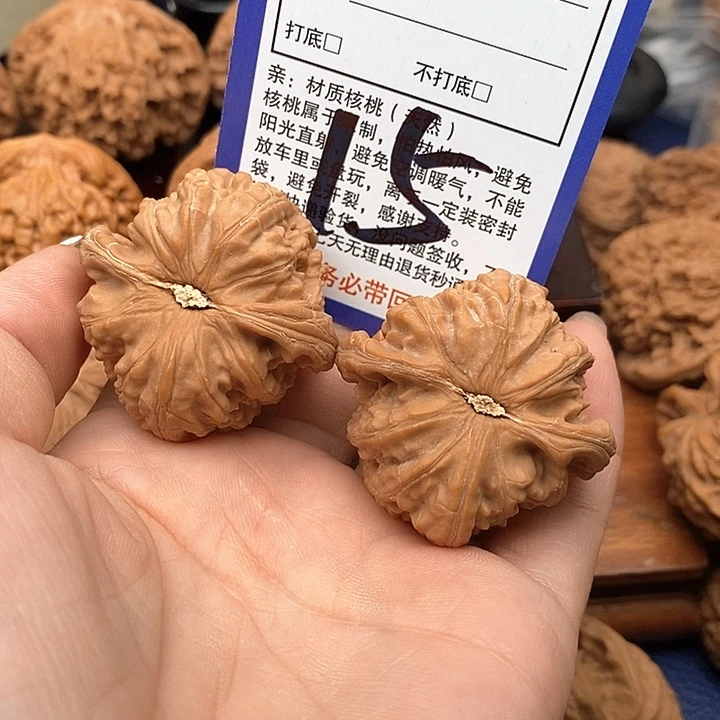 吊坠桃核白狮子头40