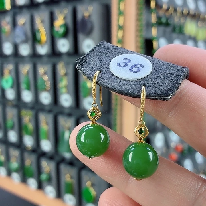 和田玉18K金镶嵌耳饰