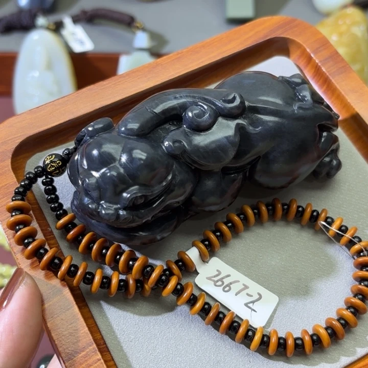 和田玉未镶嵌把件