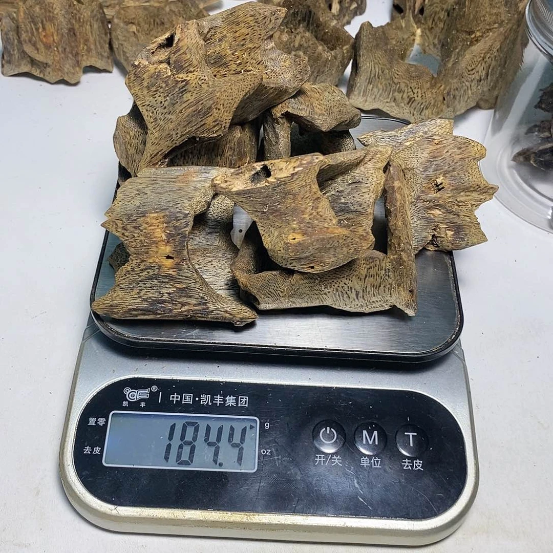 沉香沉香碎屑东****红陆河一代树料184克