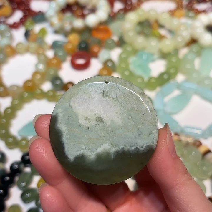 蛇纹石玉未镶嵌吊坠