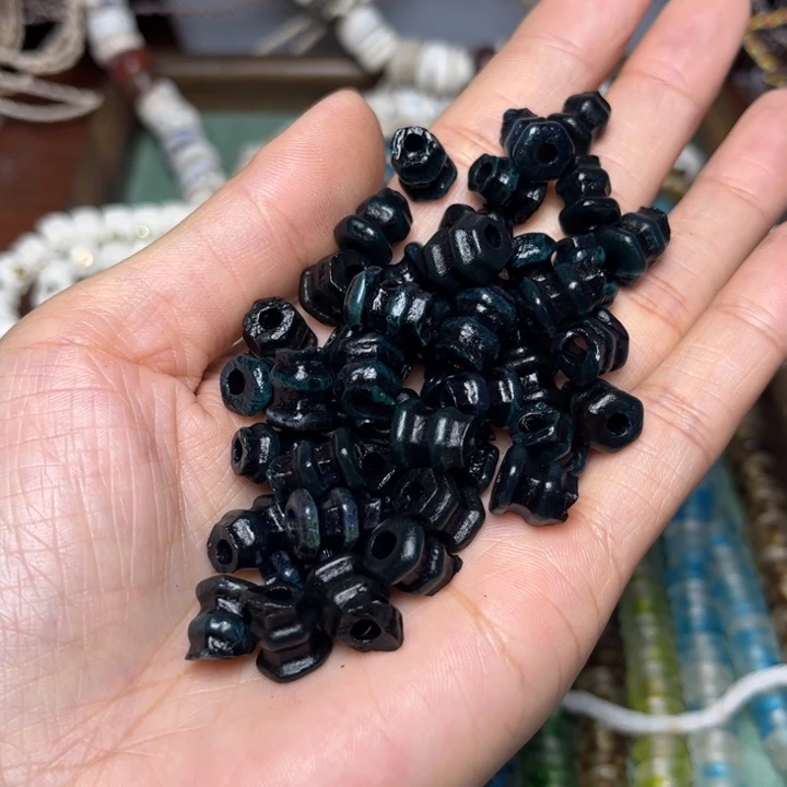 颈饰玻璃9204一个