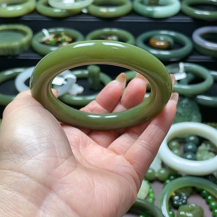 和田玉未镶嵌手镯