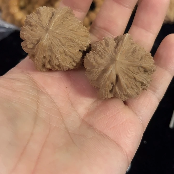 文玩核桃把件36左右微微瑕137狮子头，编号007