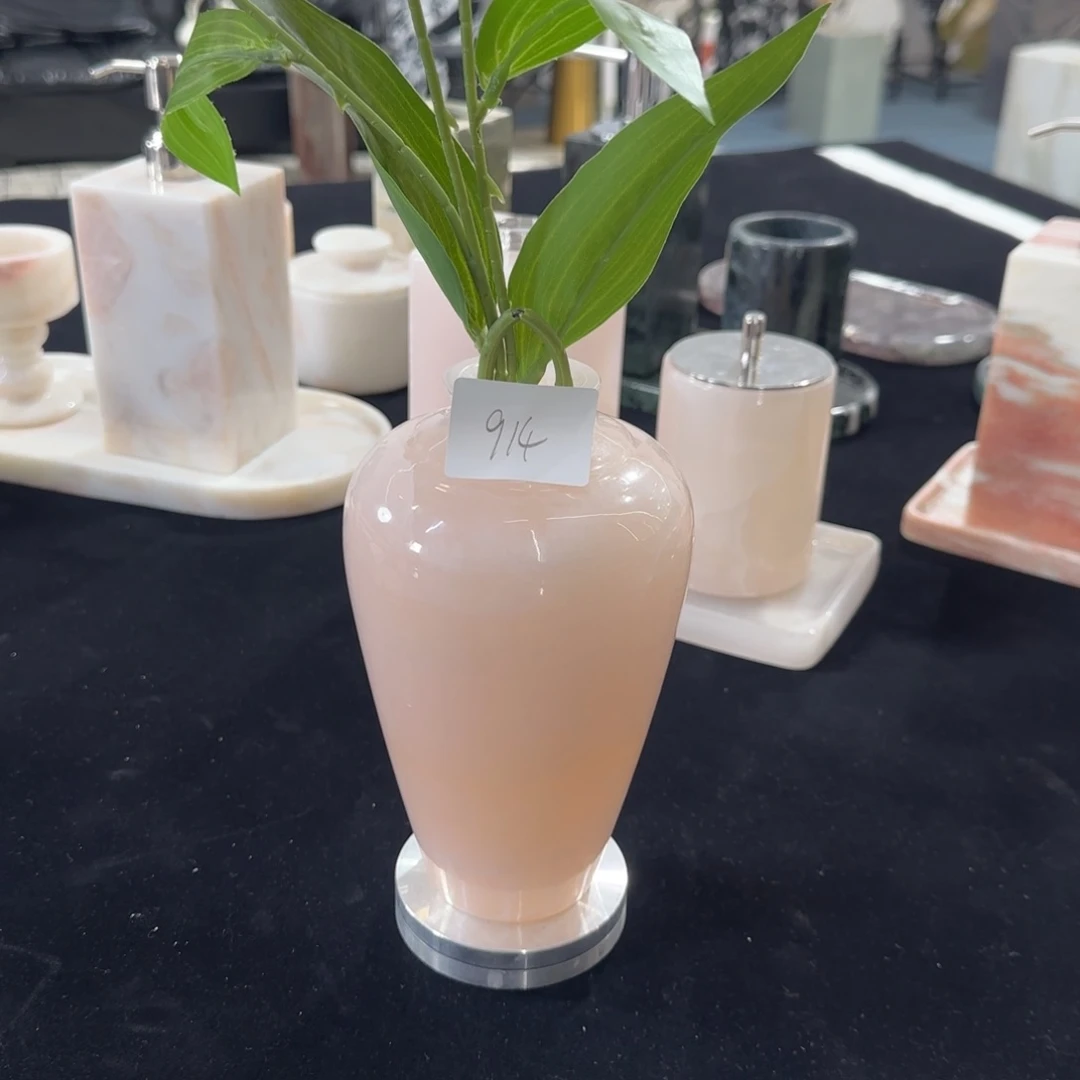 石材来****面914 粉玉花瓶