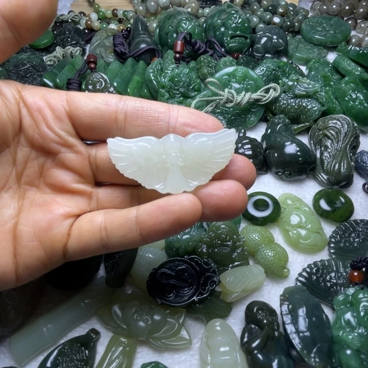 和田玉未镶嵌颈饰