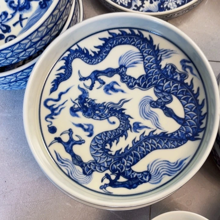 瓷片青花铠甲龙壶承