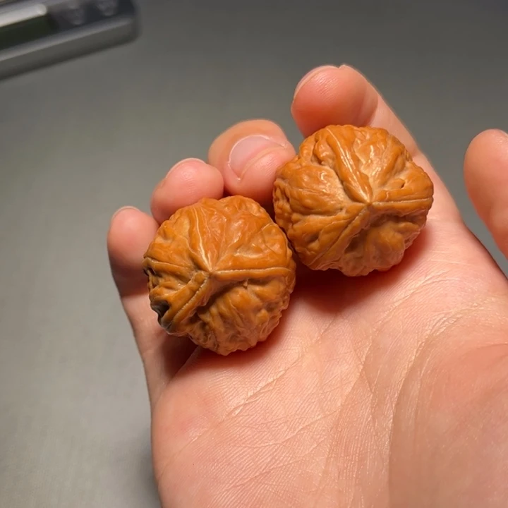 文玩核桃把件西***狼三棱316