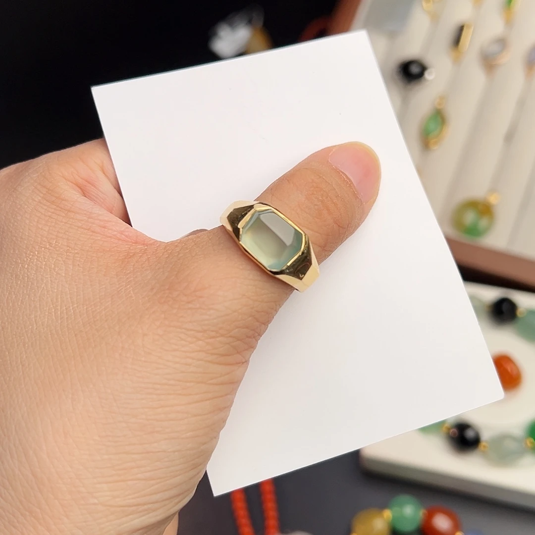 翡翠18K金镶嵌戒指