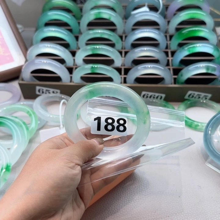 玉奢**藏时尚飘花手镯188