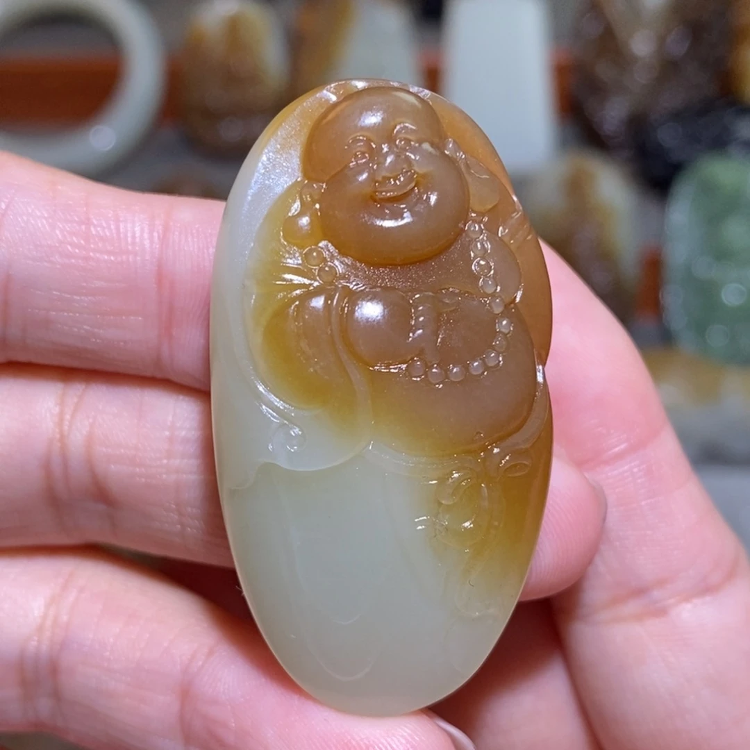 颈饰未镶嵌和田玉（糖玉）开心佛