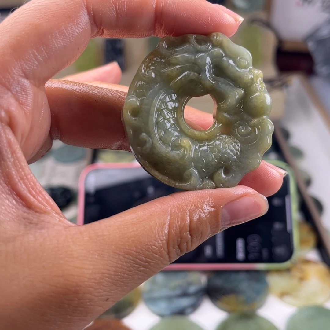 小***妞蛇纹石玉未镶嵌颈饰