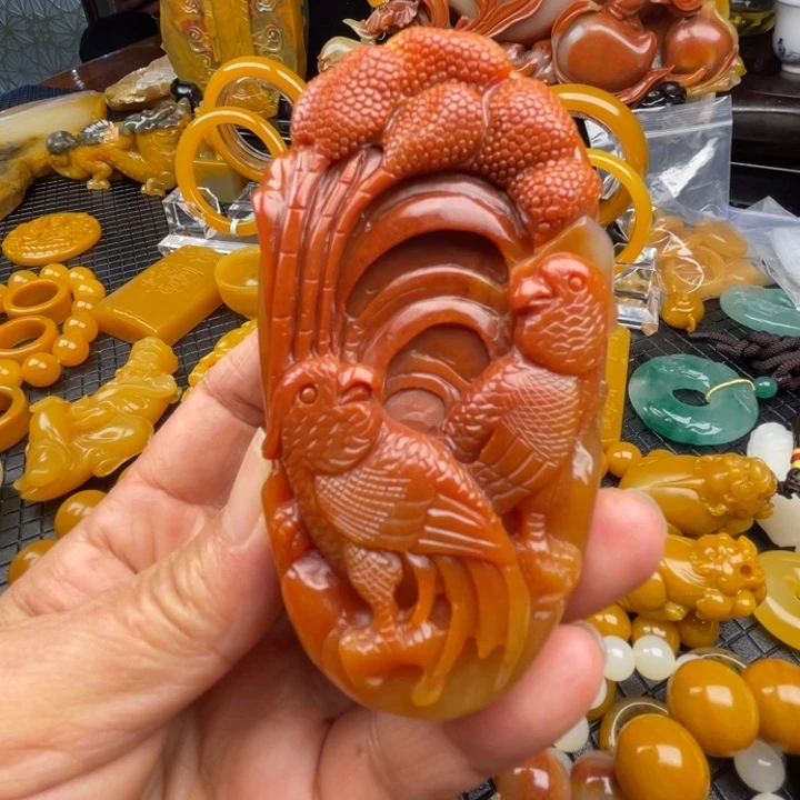 未镶嵌石英质玉（黄龙玉）颈饰