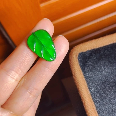 定制翡翠未镶嵌圆**满天然翡翠叶子