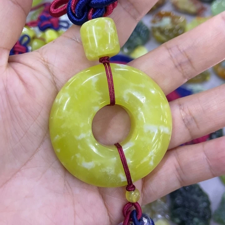 蛇纹石玉未镶嵌挂件梅*