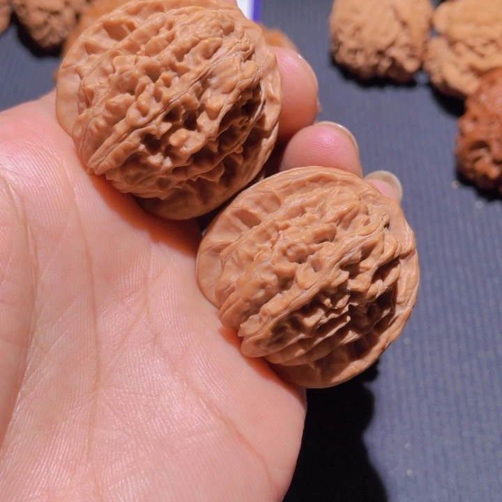 文玩核桃吊坠H****?四座楼