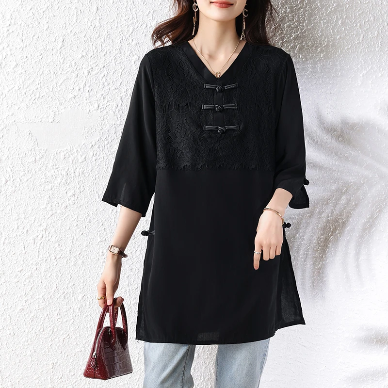 2025年夏新款大码盘扣复古蕾丝拼接中长款衬衫宽松显瘦V领女上衣