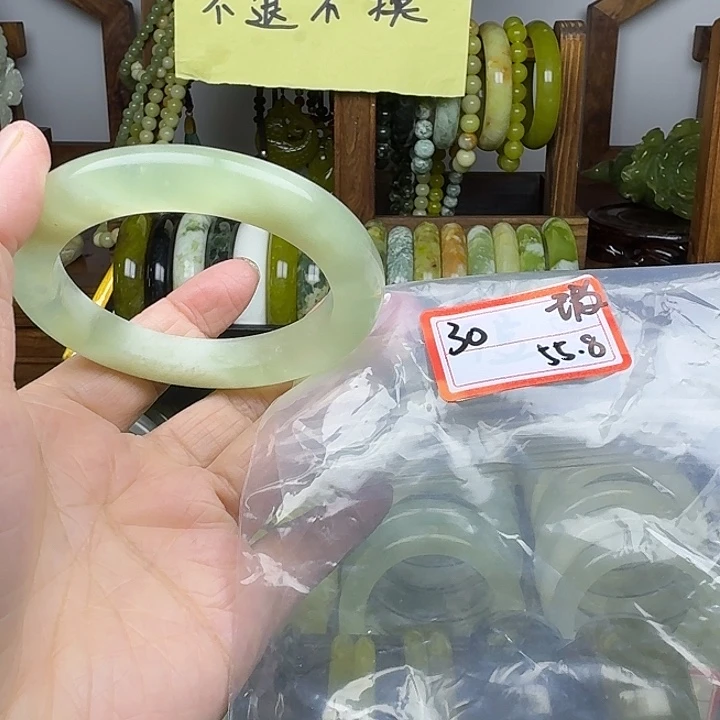 蛇纹石玉未镶嵌手镯