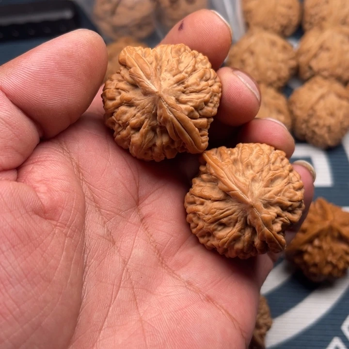 文玩核桃吊坠O****O莲花