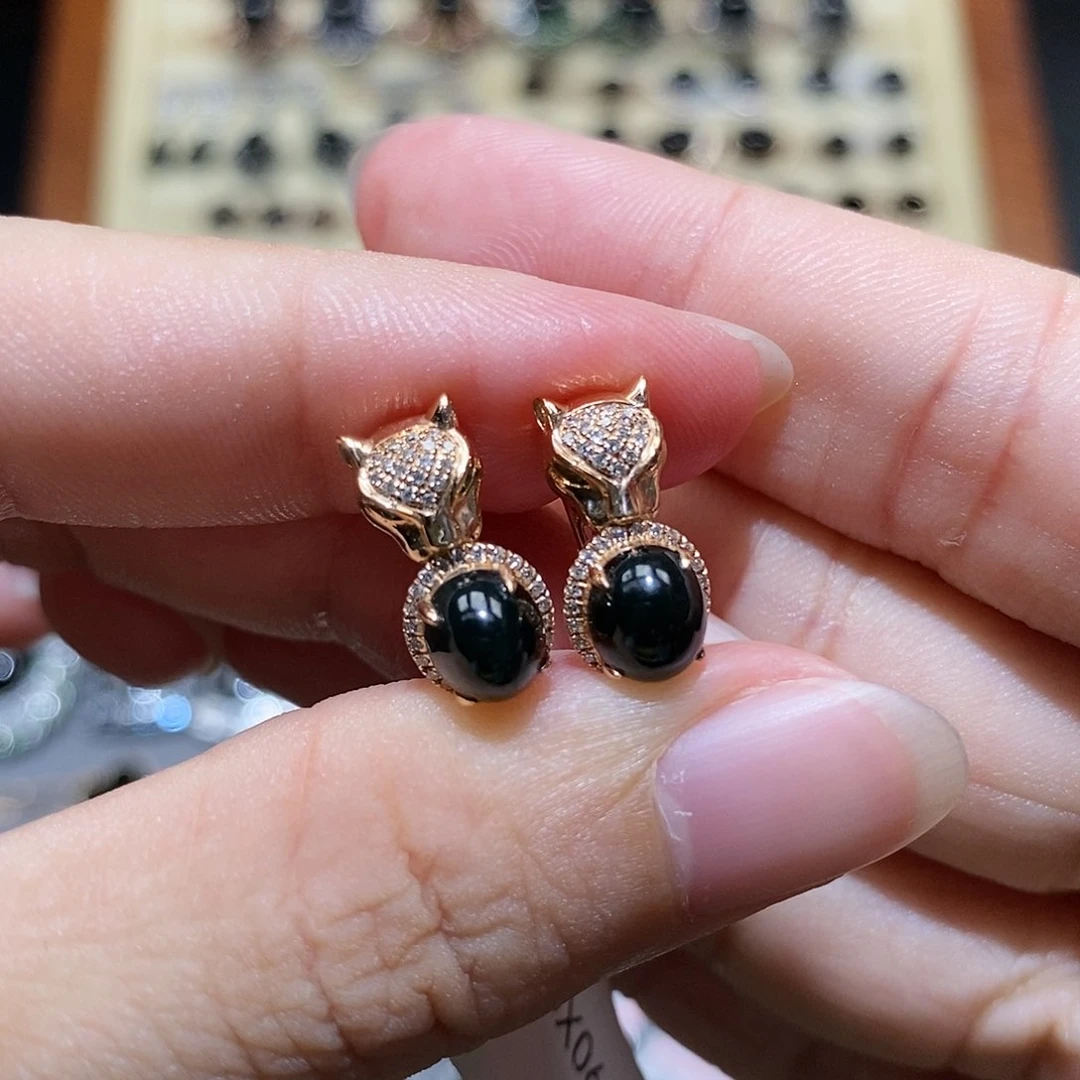 18K金镶嵌翡翠耳饰墨翠