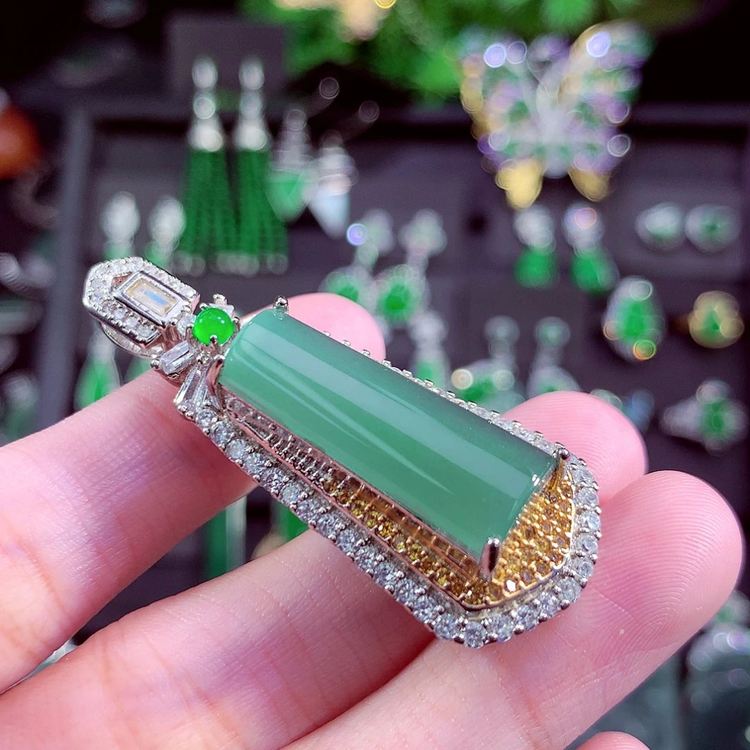 颈饰未镶嵌翡翠天然