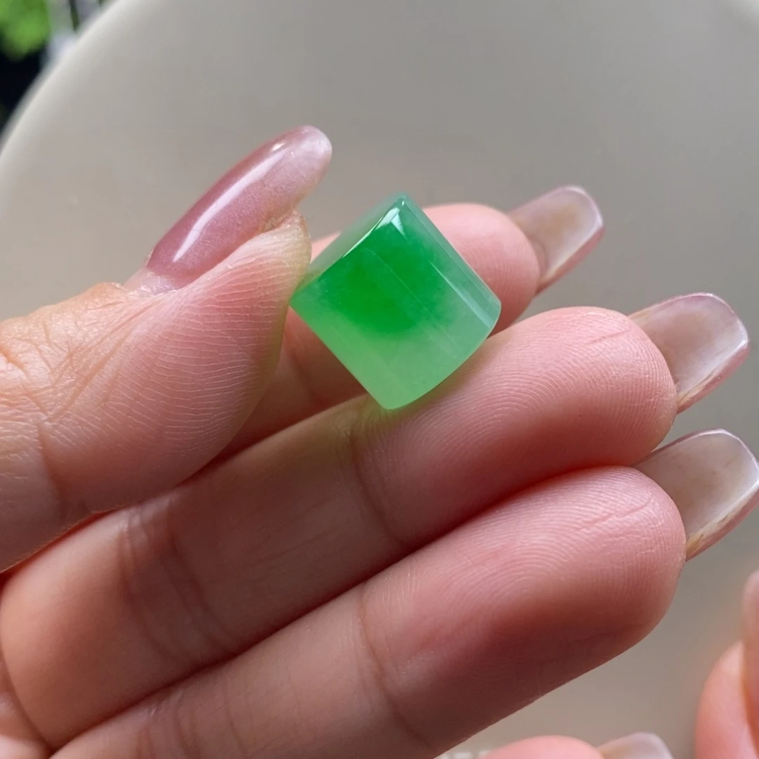 翡翠吊坠(不含链)未镶嵌翡翠冰阳绿桶珠