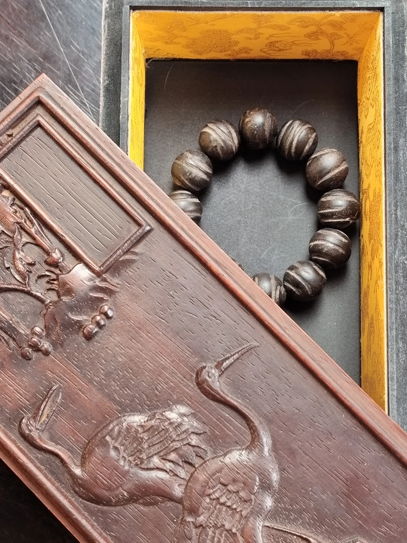 蚁王 达拉干虫漏手串1.9