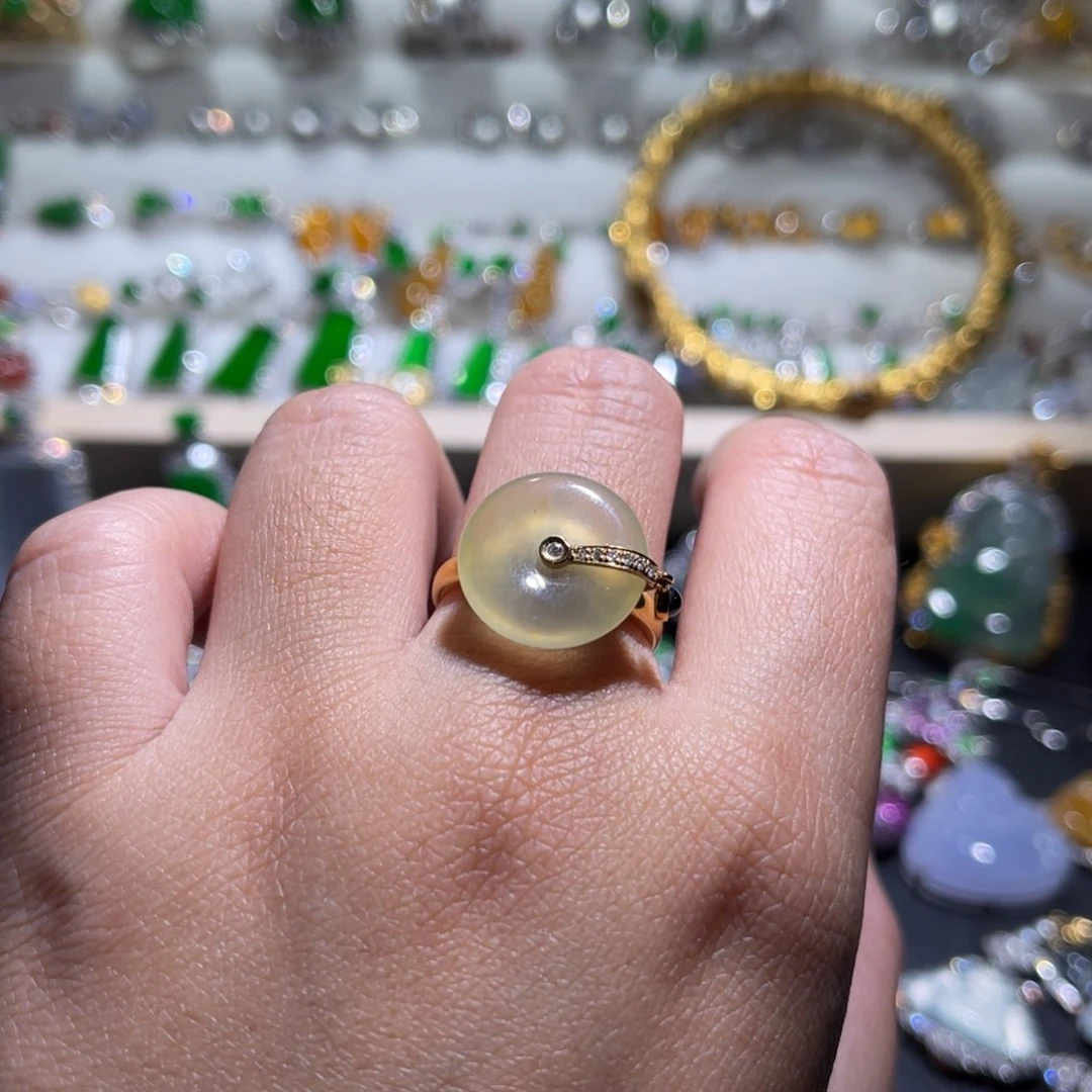 翡翠戒指18K金镶嵌黄翡平安扣