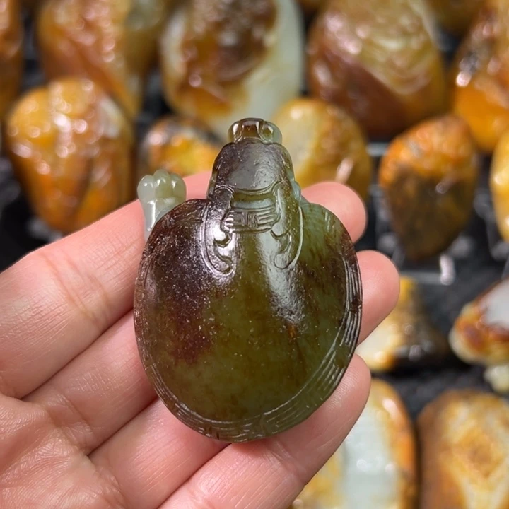 和田玉未镶嵌把件