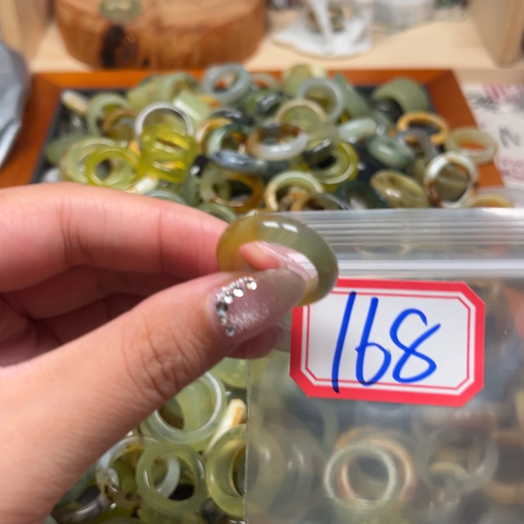 的***喀蛇纹石玉未镶嵌珠宝奇石