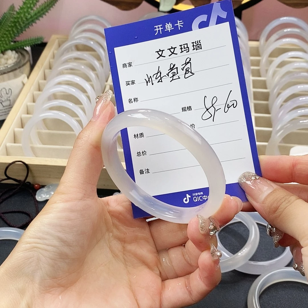 玛瑙/玉髓手镯未镶嵌山**莹