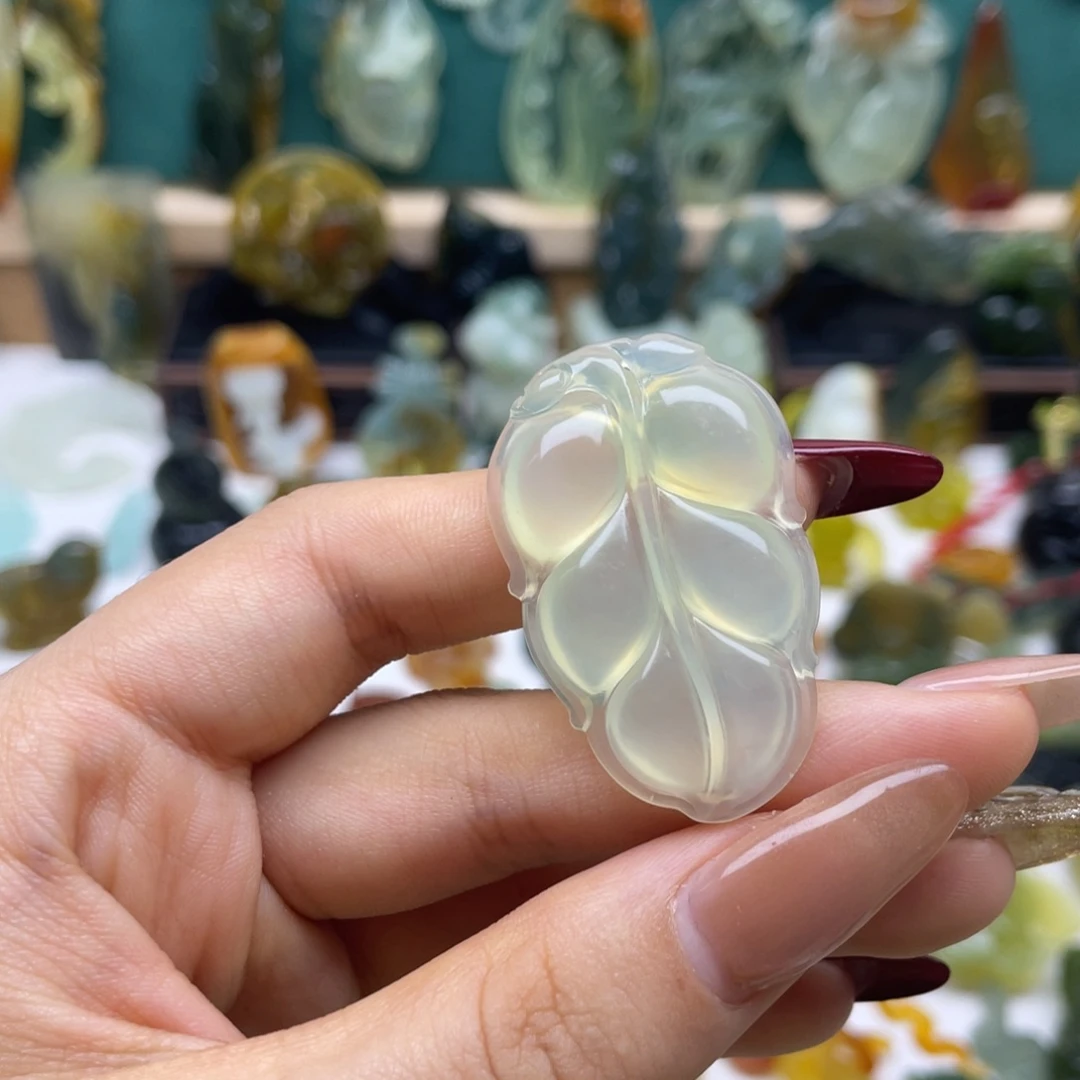 蛇纹石玉颈饰未镶嵌