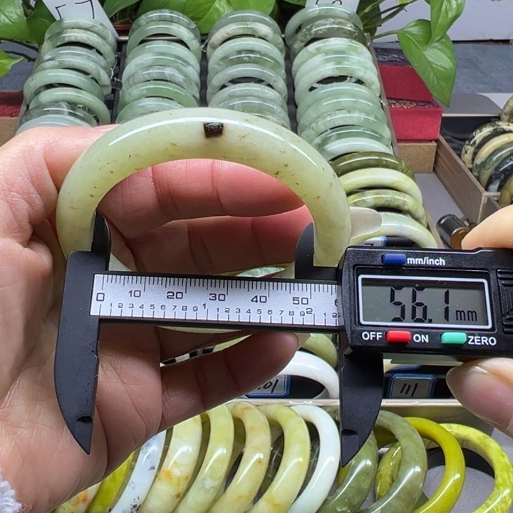 蛇纹石玉未镶嵌手镯74