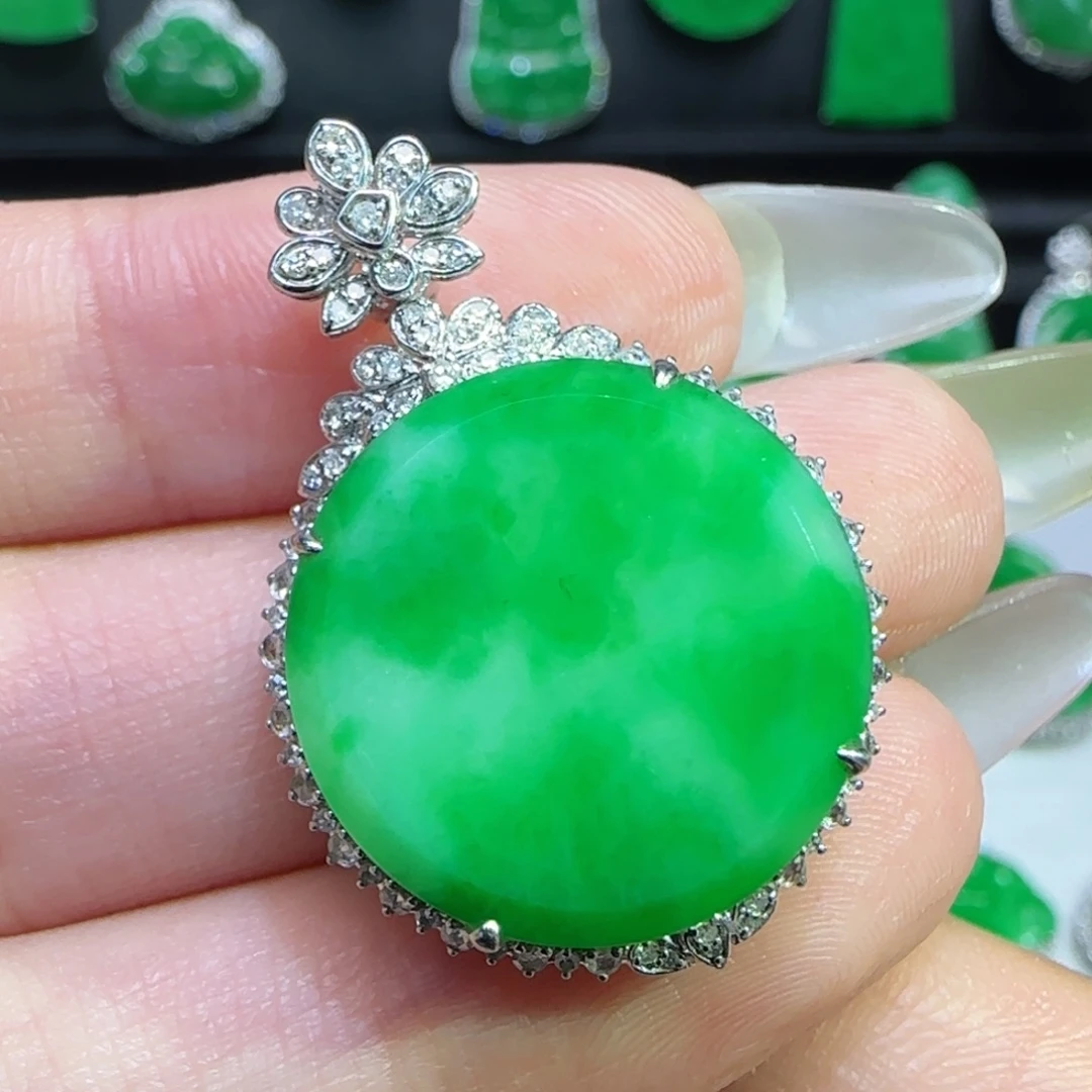 翡翠18K金镶嵌颈饰