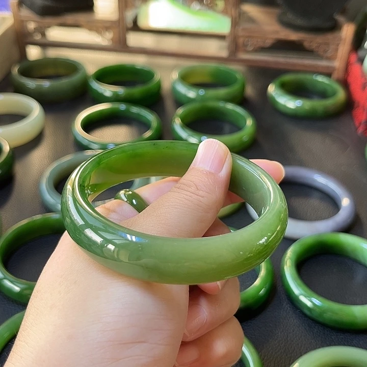 和田玉未镶嵌手镯