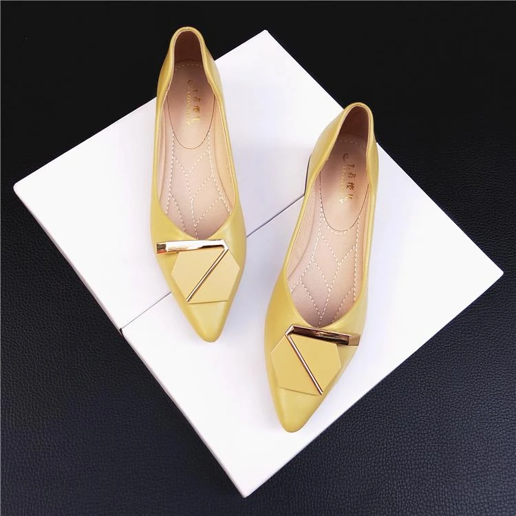 单鞋女粗跟新款夏季百搭尖头平底鞋软底浅口瓢鞋中跟气质淑女