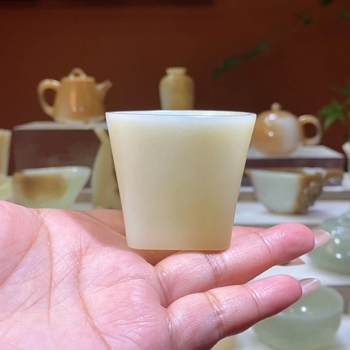 和田玉未镶嵌摆件用****8且末金糖白主人杯