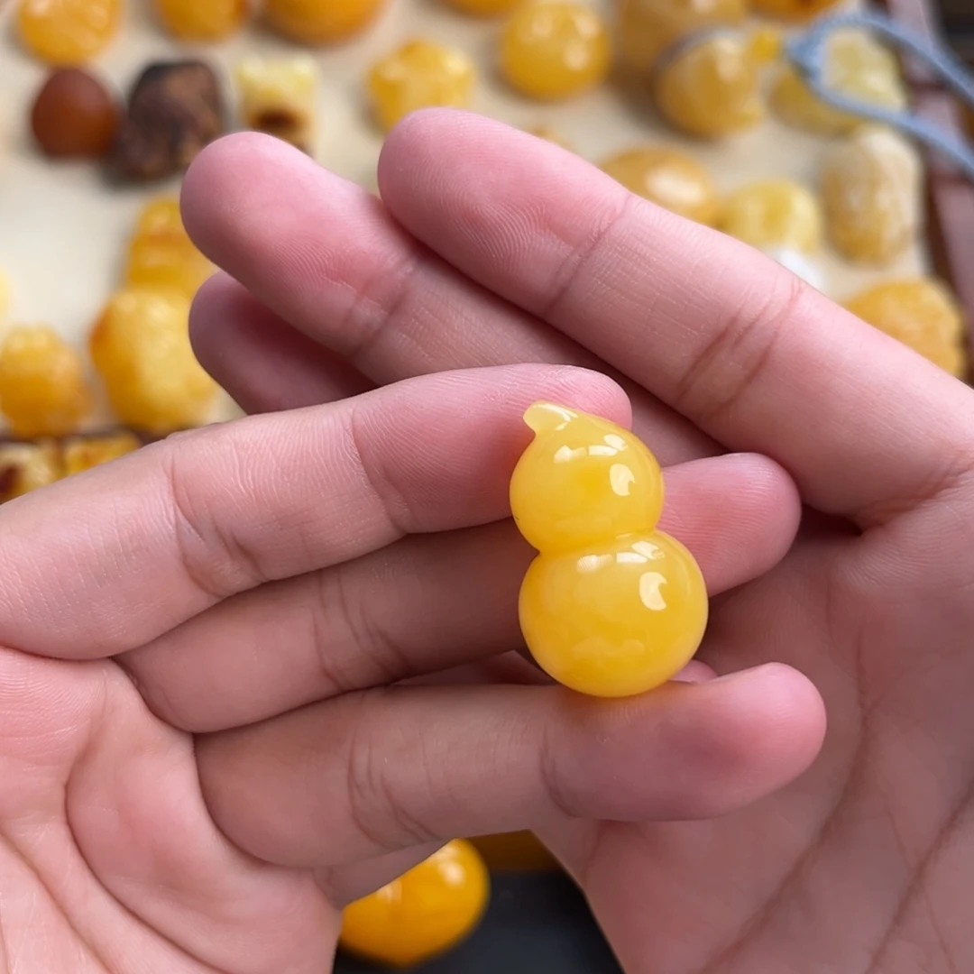 琥珀未镶嵌珠宝奇石