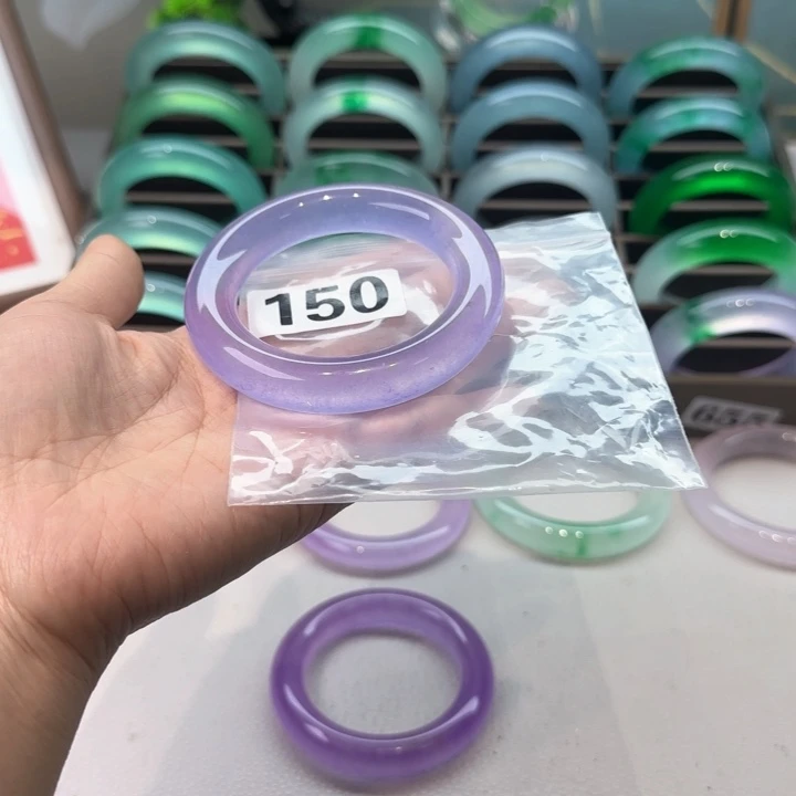 玉不****妈时尚飘花手镯150
