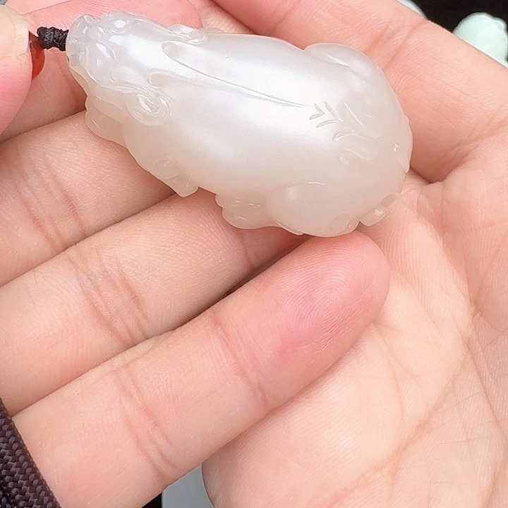 和田玉（糖玉）未镶嵌把件