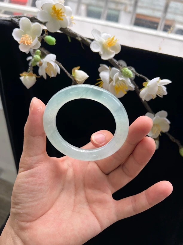 天然翡翠高冰局部玻璃种飘花手镯白色圆镯白手镯精美少女冰透女款
