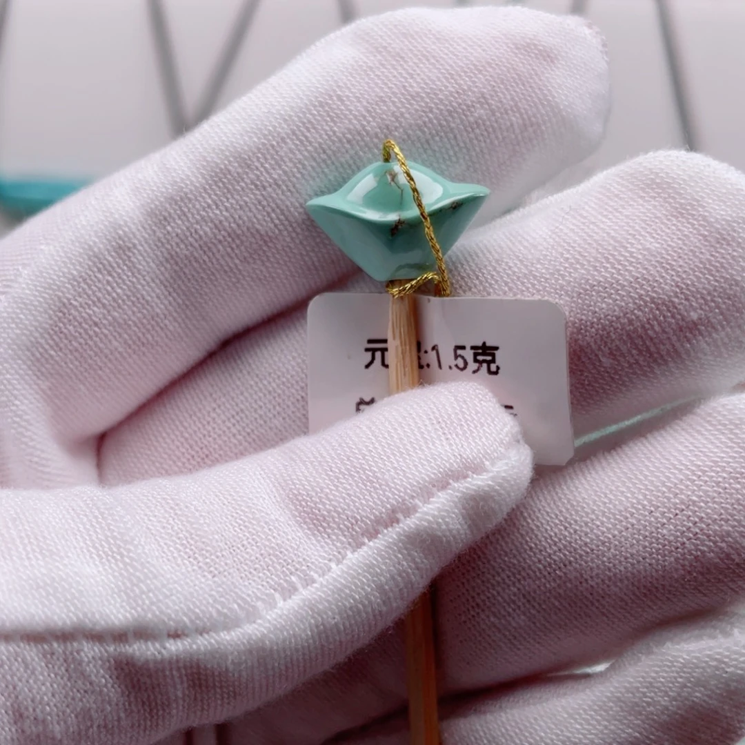 绿松石未镶嵌摆件