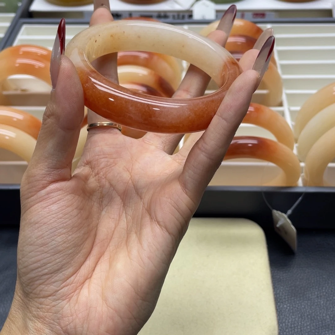 石英质玉手镯未镶嵌花*语