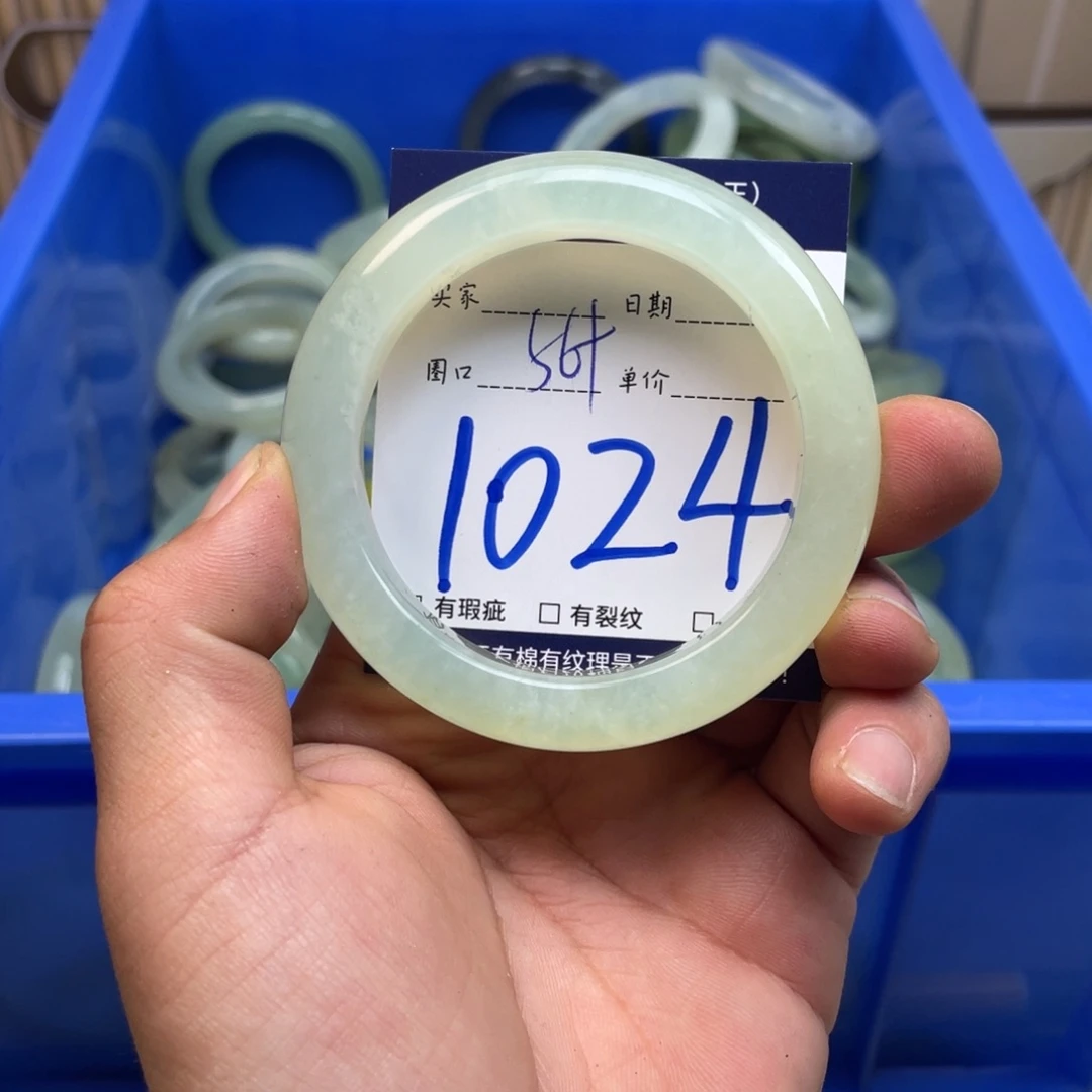 岫玉手镯手镯未镶嵌