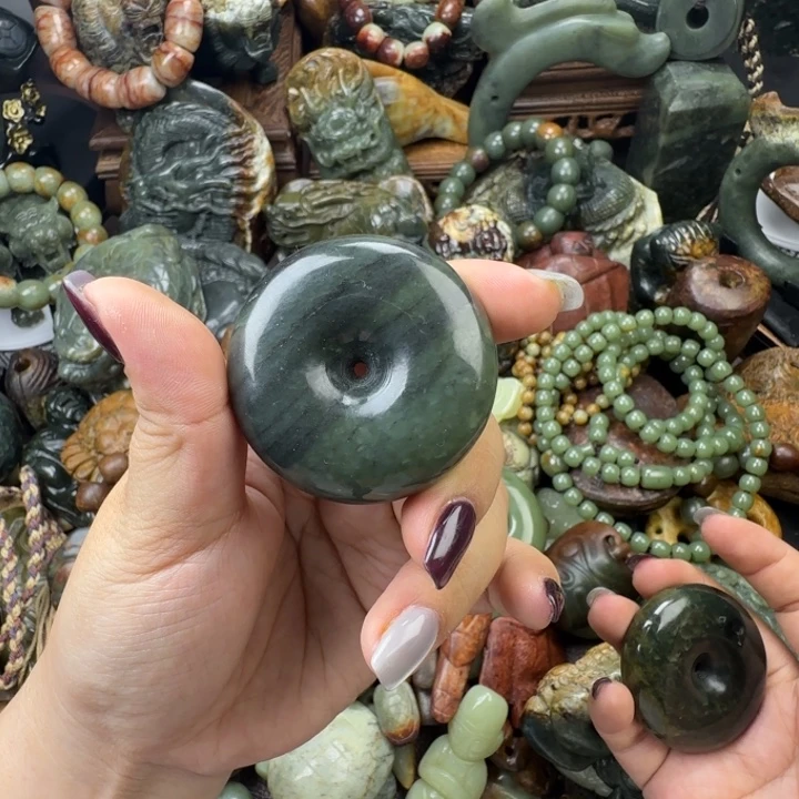 透闪石质玉未镶嵌珠宝奇石