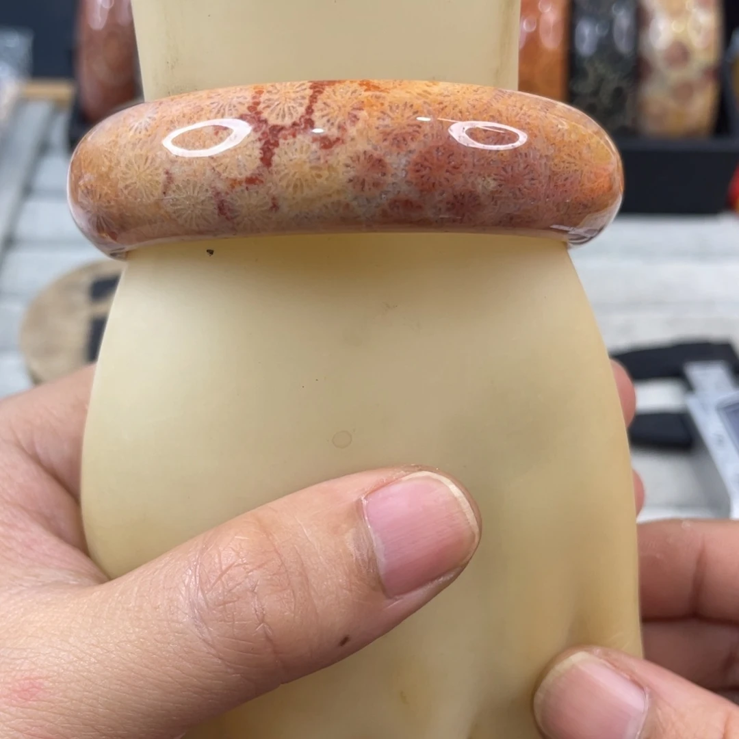 未镶嵌手镯硅化玉