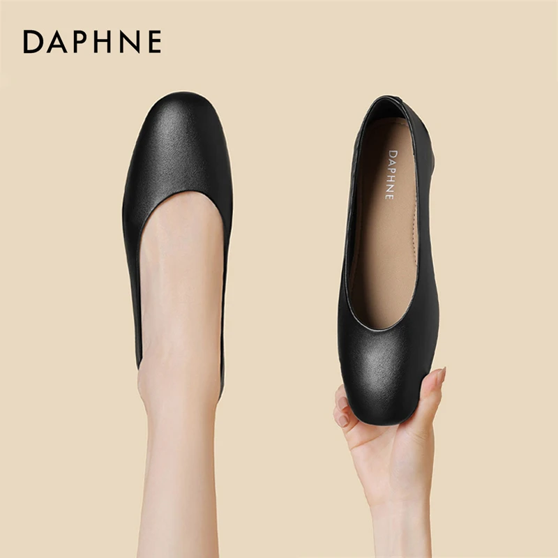 达芙妮女鞋黑色职业平底单鞋春夏新款软底不累脚工鞋浅口圆头皮鞋