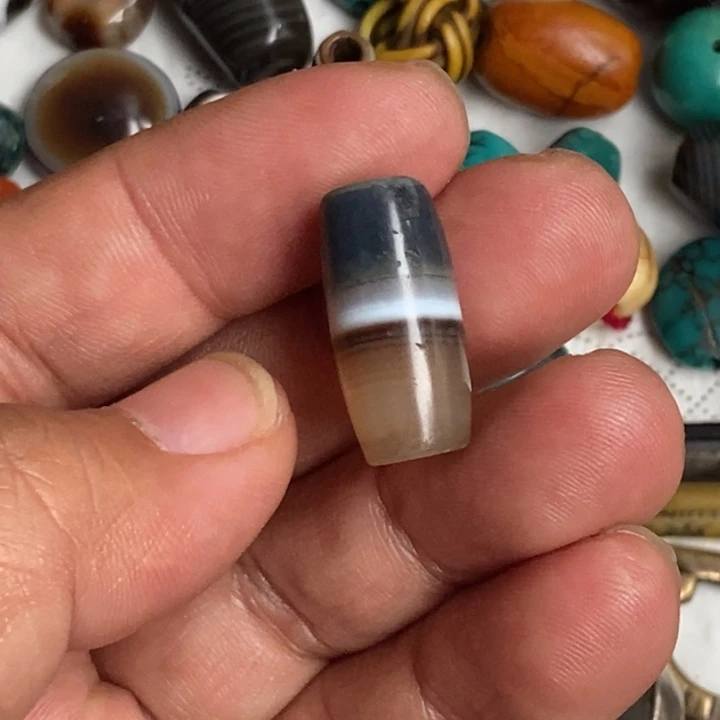 琉璃颈饰珠子。zzzzzzz