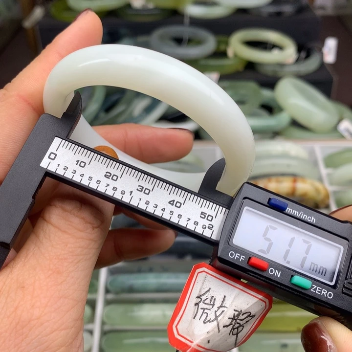 蛇纹石玉未镶嵌手镯692